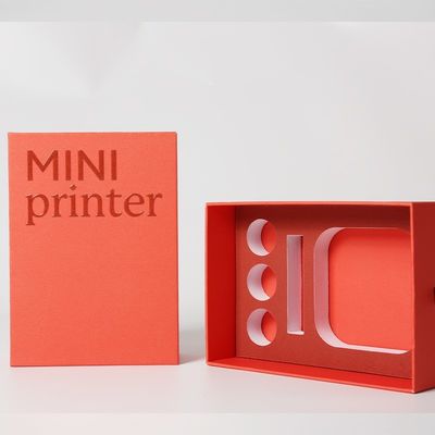 Embalagem de caixa de gaveta de papelão impressa sob medida com logotipo em relevo e inserção de EVA