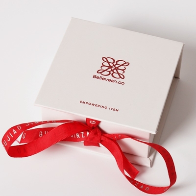 Logotipo Impresso Caixa de papel magnético com fita vermelha Embalagem de presente de Natal de tamanho personalizado