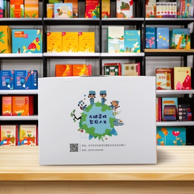 Embalagem de papel corrugado de logotipo personalizado Caixa de presente de ponta curva com alça de plástico feita de materiais reciclados e retangular